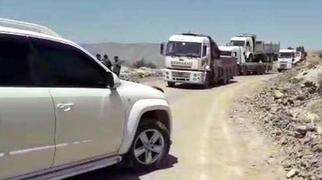 Siirt'te baraj kapaklarının açılmasıyla yol ulaşıma kapandı, araçlar mahsur kaldı