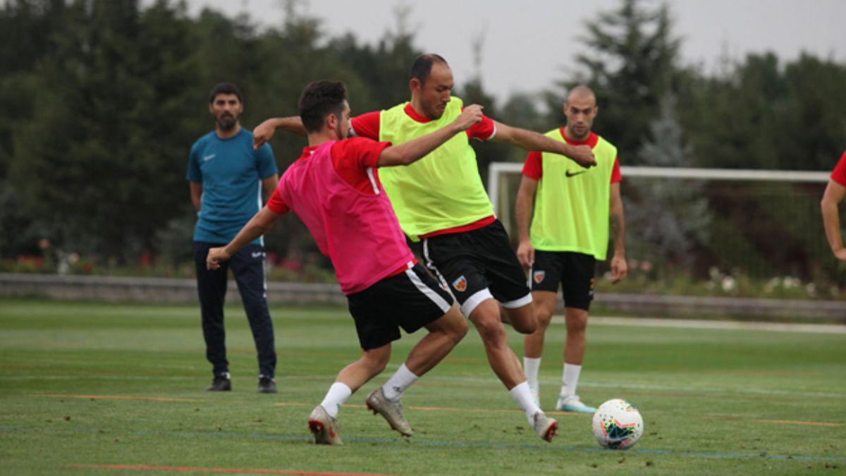 Kayserispor+28+futbolcuya+lisans+%C3%A7%C4%B1kard%C4%B1