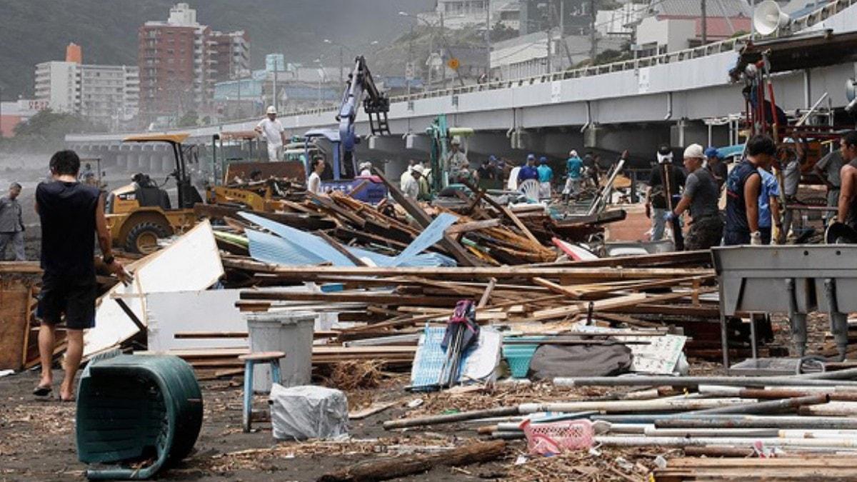 Japonya'da Krosa tayfunu: 1 l, 49 yaral