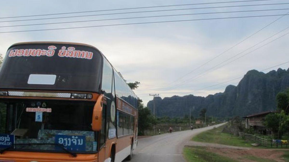 Laos'ta tur otobs yoldan kt: 13 l, 33 yaral