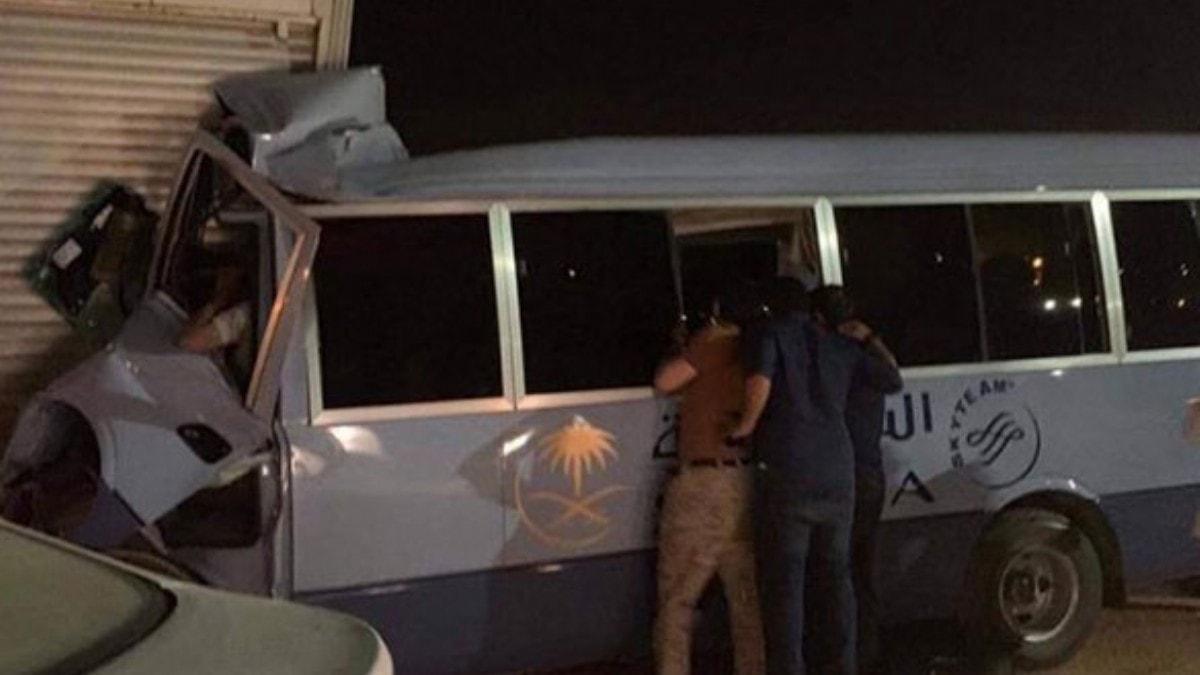 Suudi Arabistan'da hostesleri tayan minibs kaza yapt: 1 l, 11 yaral  