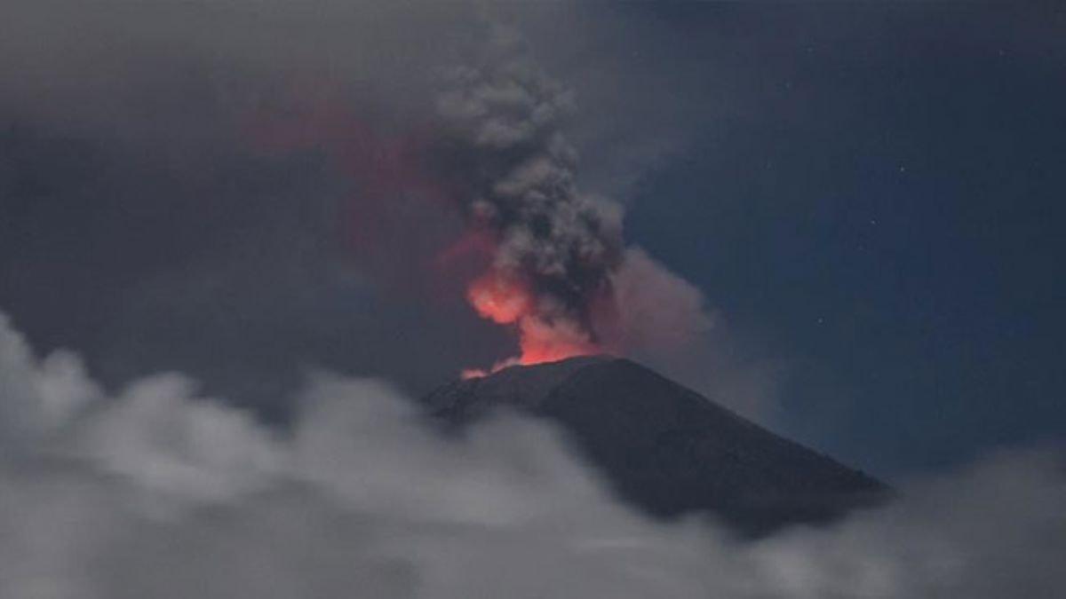 Asama Yanarda patlad! Halka 'uan kayalar ve volkanik aknt' uyars