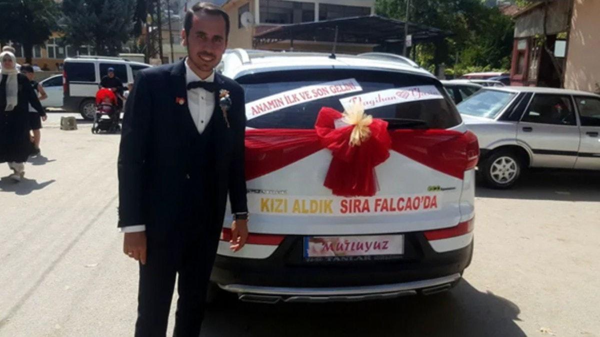 Galatasarayl damat, gelin arabasna 'Kz aldk sra Falcao'da' yazd.