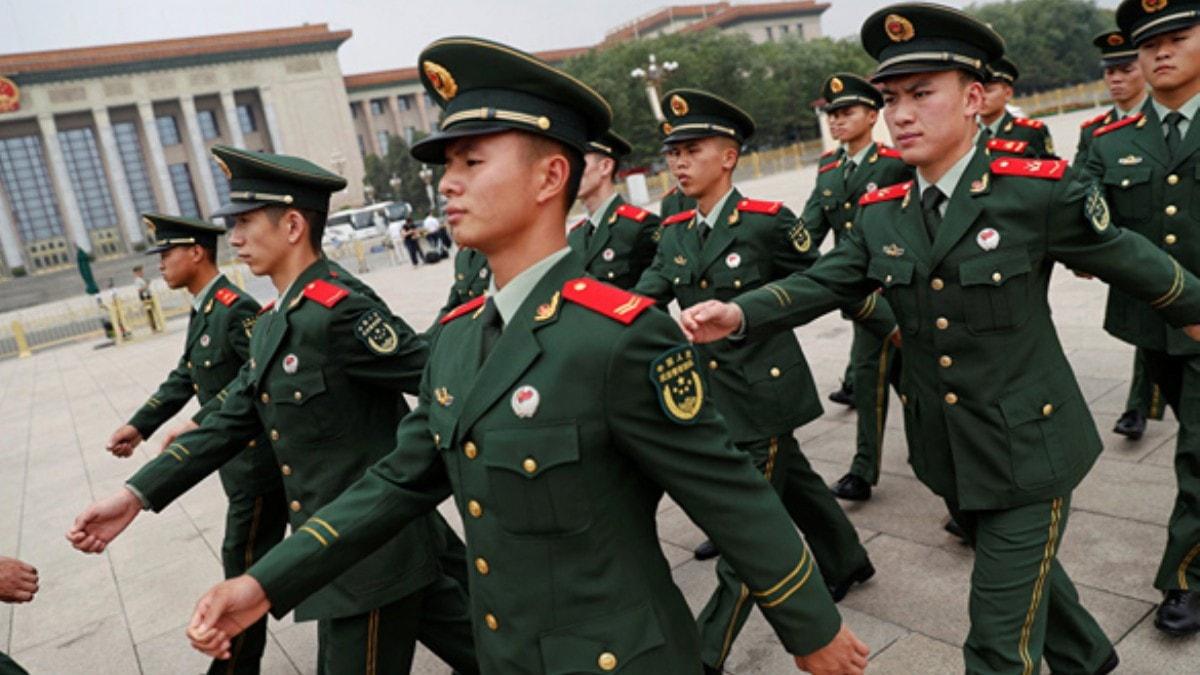 in askerleri Hong Kong'a girdi