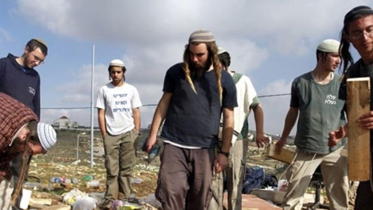Yahudi yerleimciler bir Filistinliyi gznden yaralad