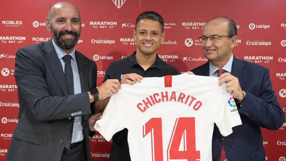 Sevilla, Chicharito'yu renklerine balad