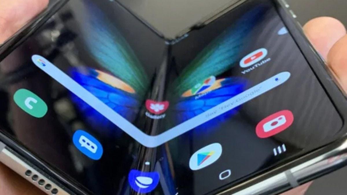 Samsung ilk katlanabilir ekranl akll telefonu piyasaya srd