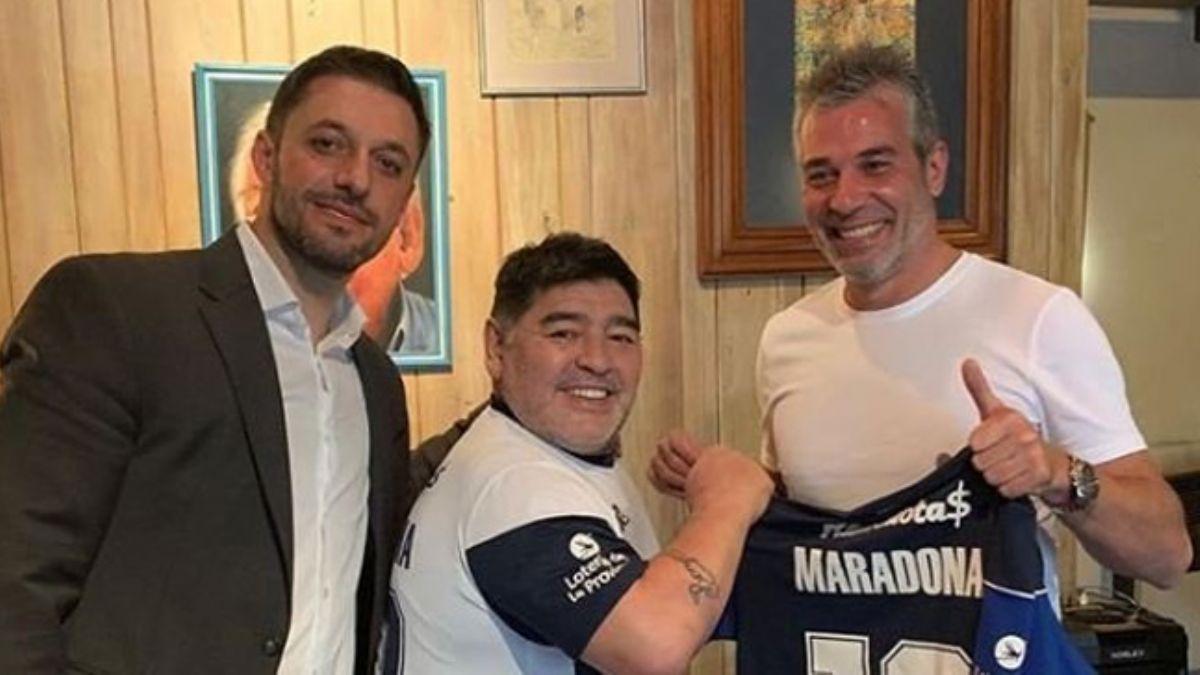 Diego Armando Maradona, Gimnasia La Plata'nn yeni teknik direktr oldu