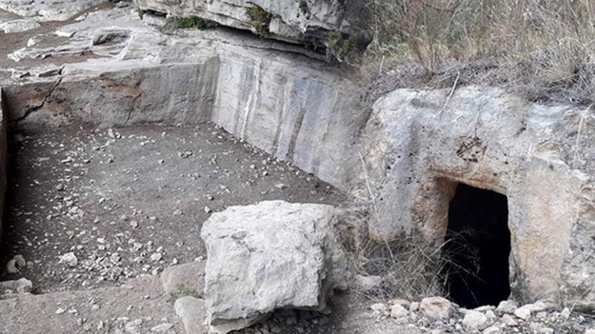 Tarsus'taki kaya mezarlar tarihe k tutacak