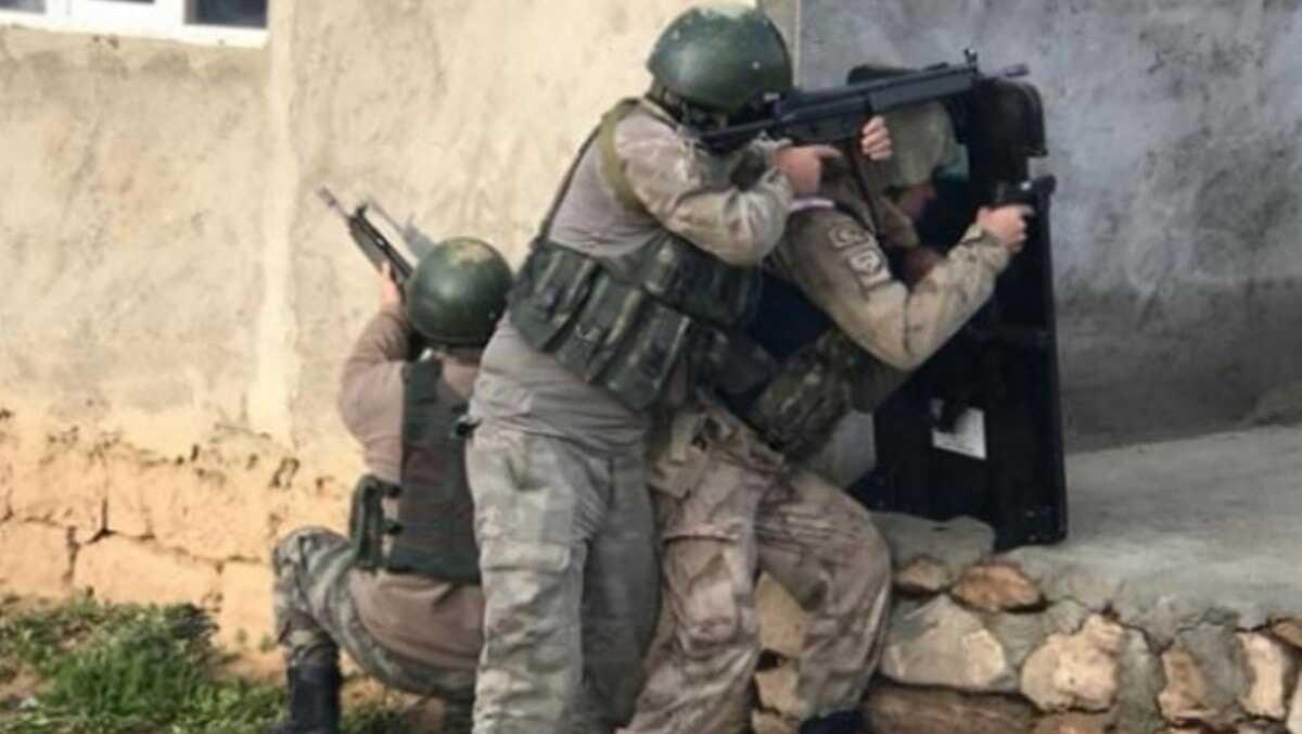 Hakkari'de terr operasyonu: 14 gzalt