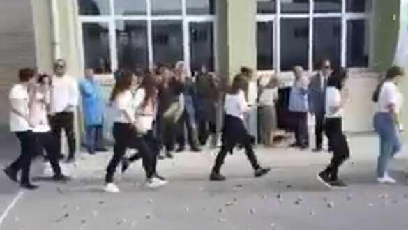 Kadıköy Anadolu Lisesi'nde tepki çeken karşılama