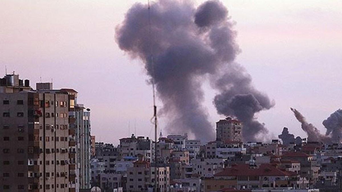 srail uaklar Gazze'de 15 askeri noktay vurdu