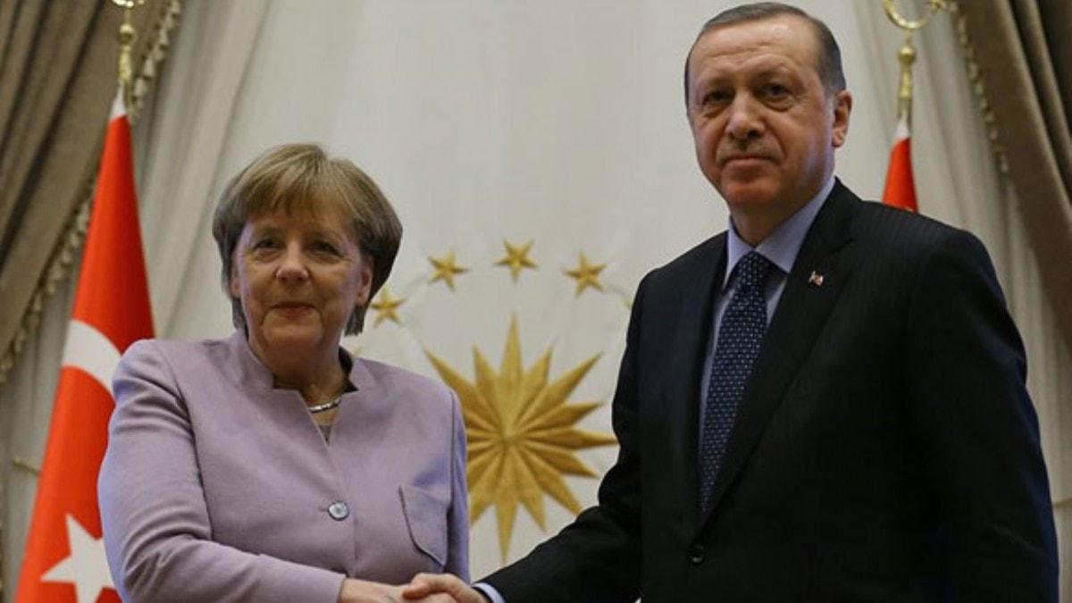 Bakan Erdoan ve Merkel arasnda kritik grme 