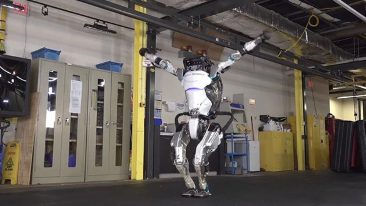 'En dinamik insans robot' yeni zellikleriyle daha evik