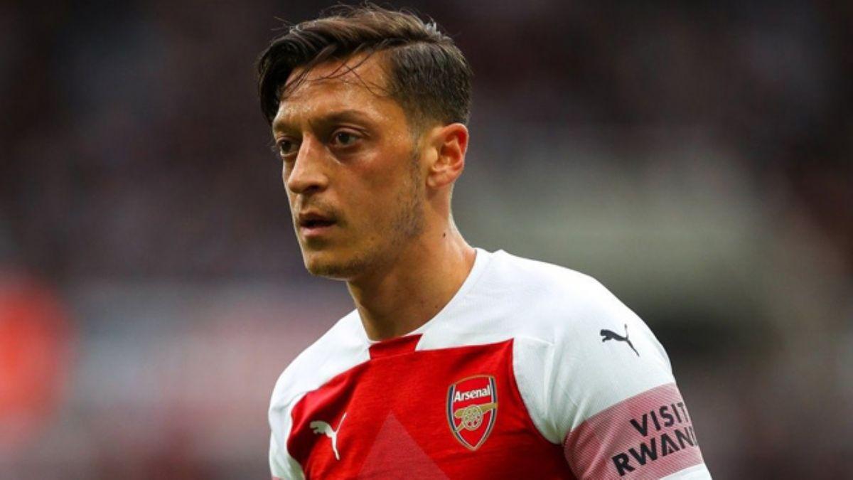 Arsenal, Mesut zil iin ocak aynda gelecek teklifleri deerlendirme karar ald