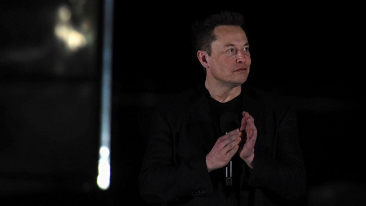 Elon Musk, 'Starship'i tantt... Ay'a ve Mars'a insan tayacak!