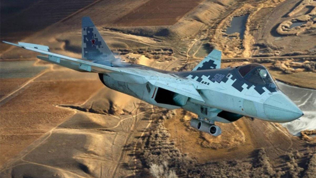 Su-57'nin yeni ekilen grntlerinde altnda bulunan cisim byk merak uyandrd