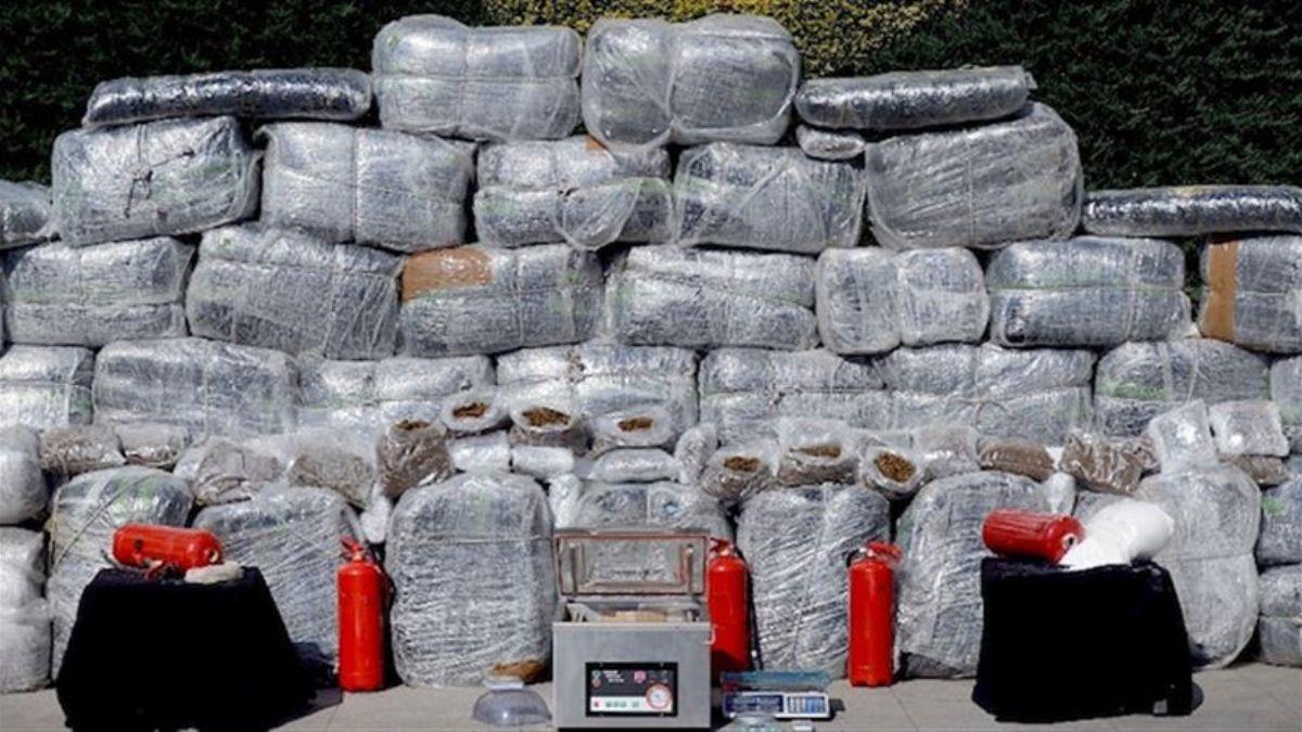 stanbul polisinden son yllarn en byk operasyonu! 1 ton 881 kilo ele geirildi