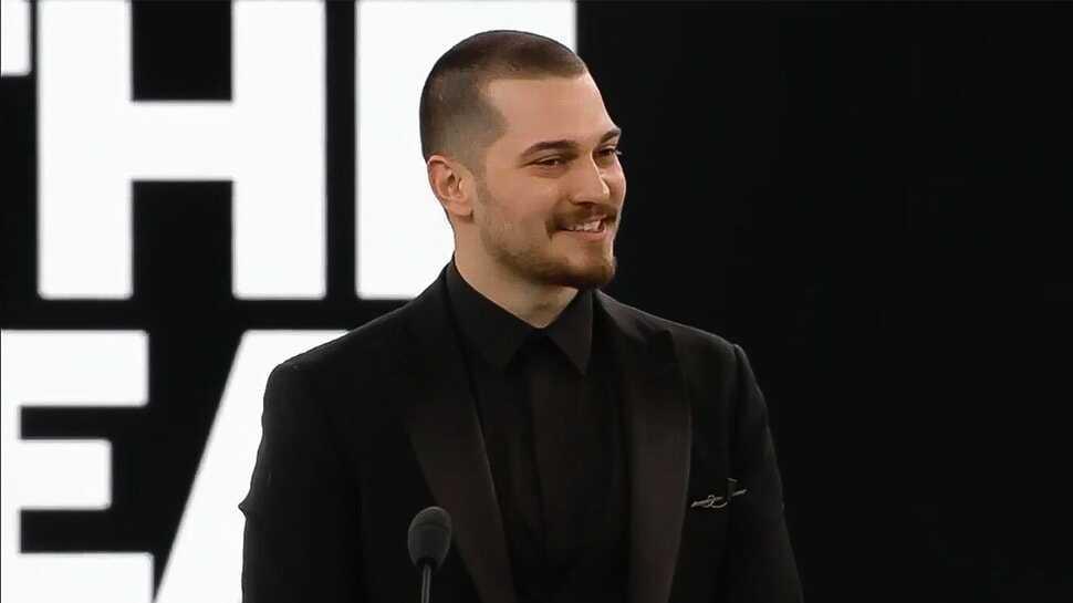 Çağatay Ulusoy'un gurur gecesi! Ortadoğu'da 'Yılın Televizyon Yıldızı' seçildi!