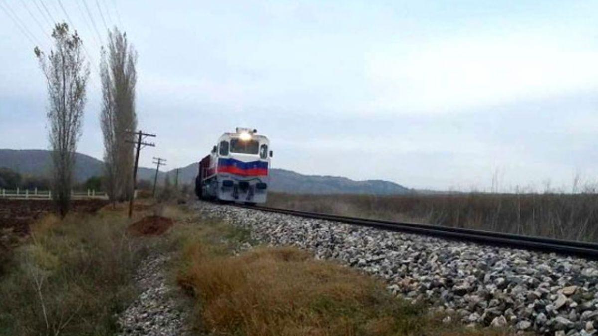 Ktahya'da yk treni kamyonete arpt: 2 yaral