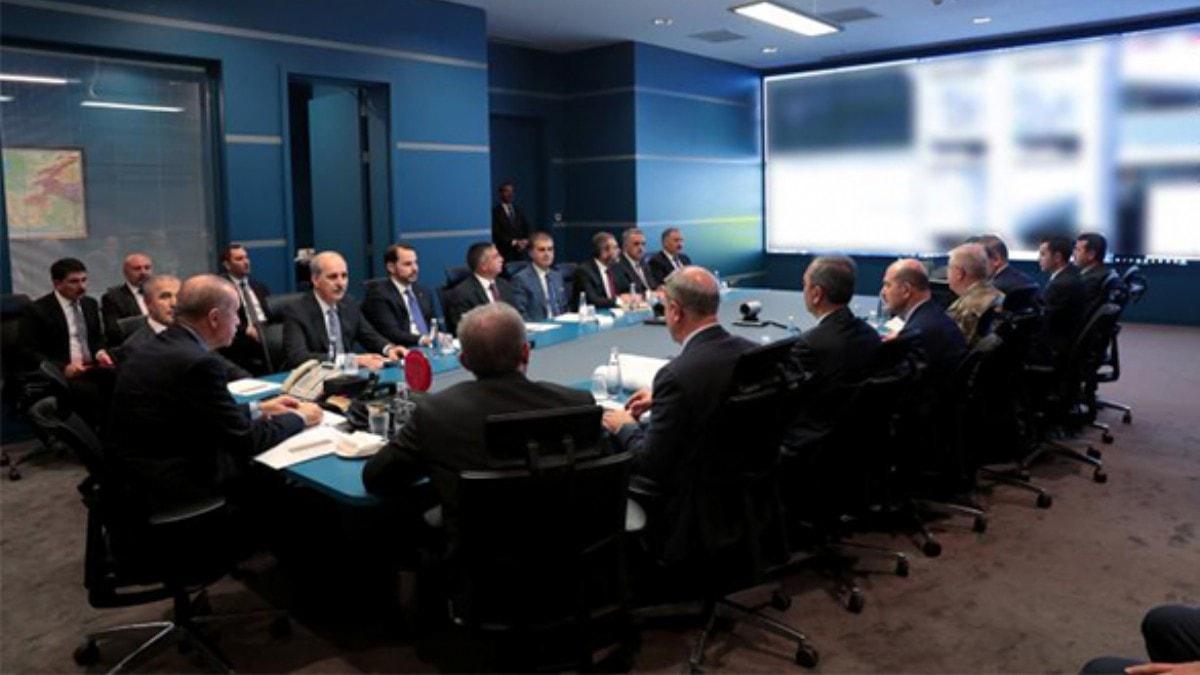 Cumhurbakan Erdoan, harekat merkezinde gelimeleri takip ediyor 