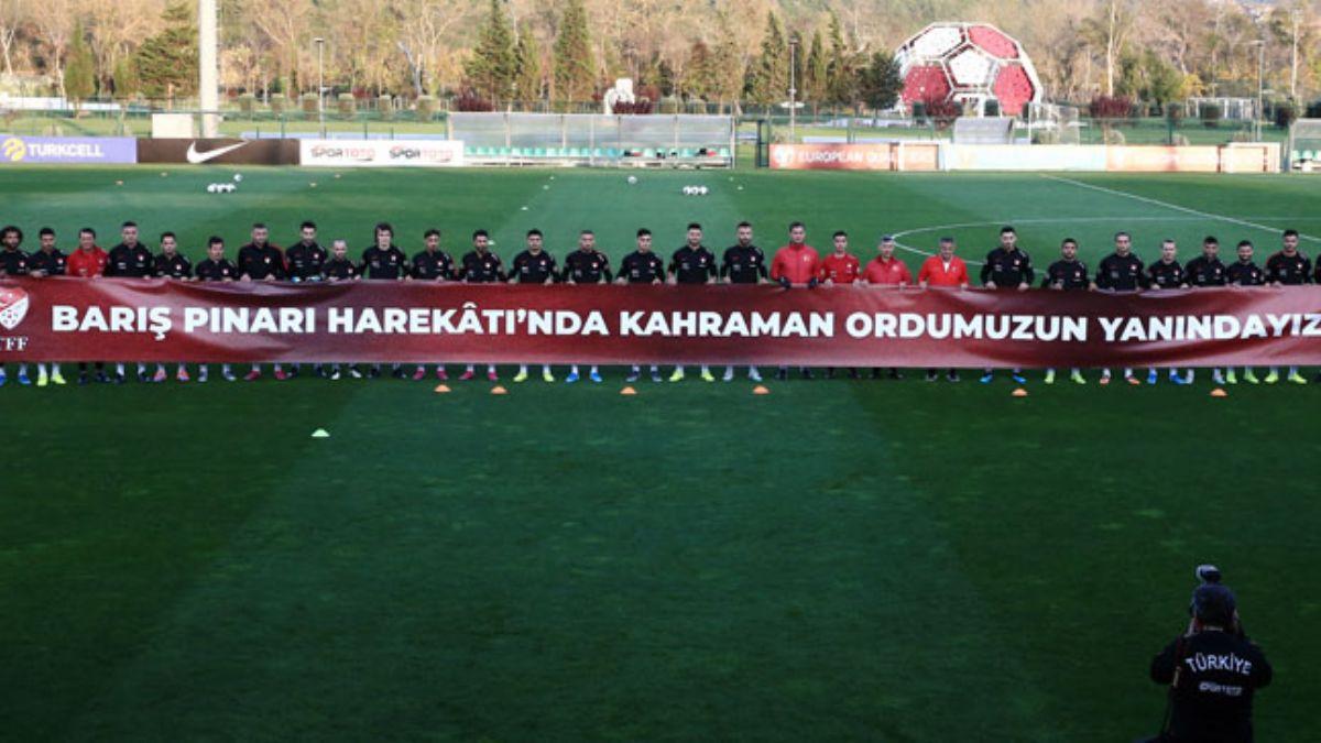 A Milli Futbol Takm'ndan Mehmetik'e destek