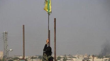 Suriye Milli Ordusu YPGPKK'nn szde bayraklarn indirdi 