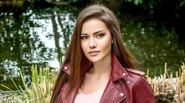 Fahriye Evcen - Burak Özçivit çifti hayranlarını şaşırttı!