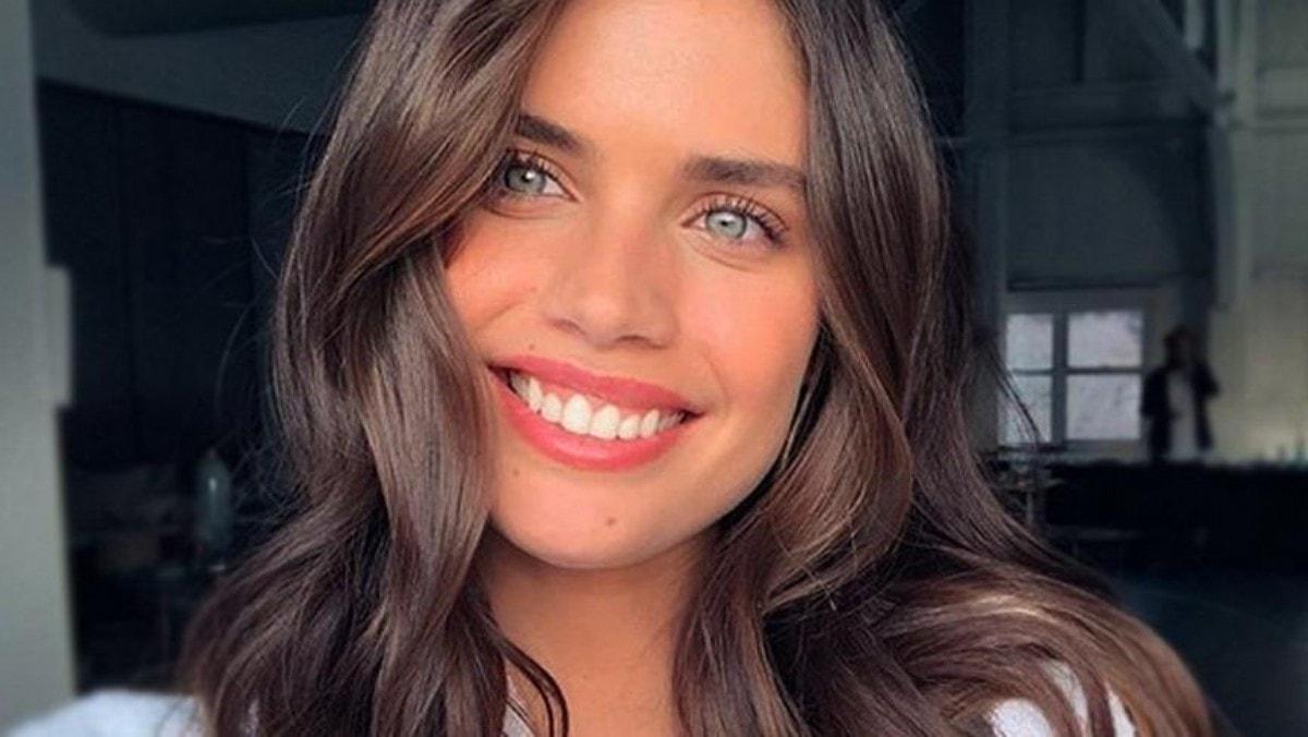 Sara Sampaio nereli" Sara Sampaio kimdir, ka yanda" 