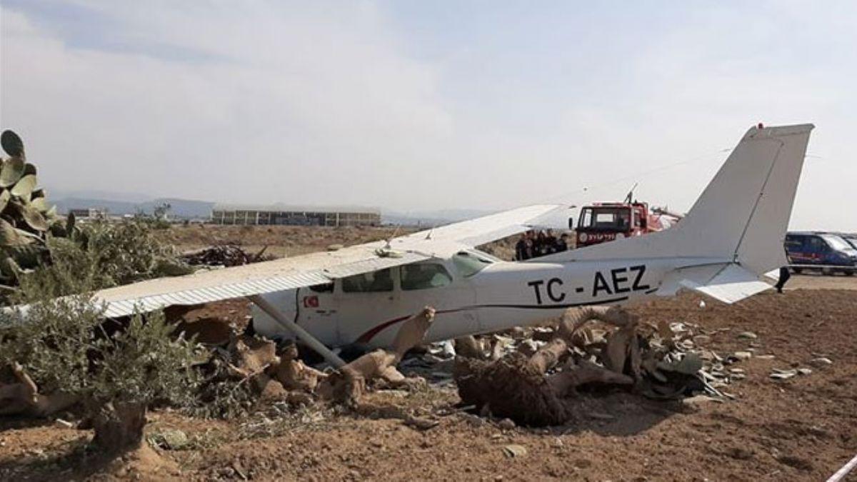 В Турции потерпел крушение учебный самолет. Аэропорт Анталия разбитые самолёты. Упал самолет из Турции. Рядом Анталья упал самолет.