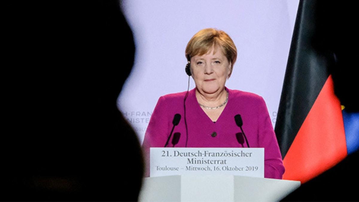 Merkel: Trkiye'nin byk bir yk aldn biliyoruz