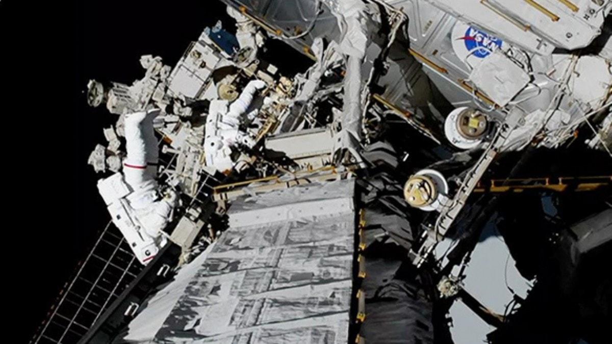 NASA'nn ilk kez sadece kadnlardan oluan ekibi uzay yryn tamamland