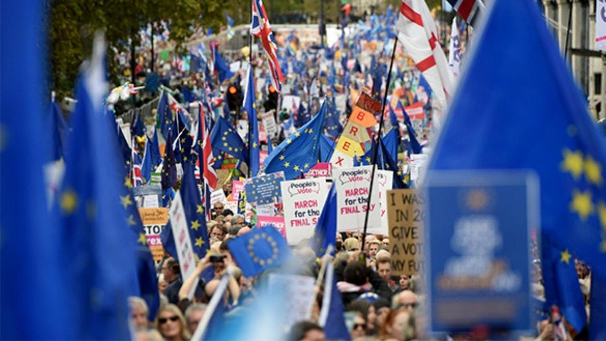 Londra'da Brexit kart 1 milyon kii parlamento nne yrd