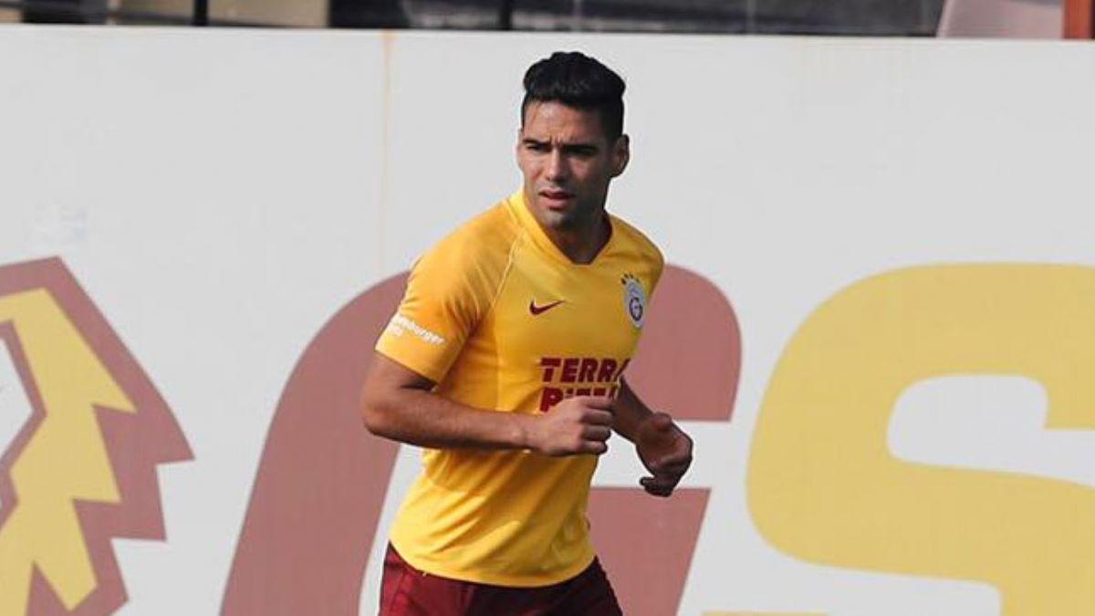 Galatasaray'da Radamel Falcao, fizyoterapistler eliinde alt