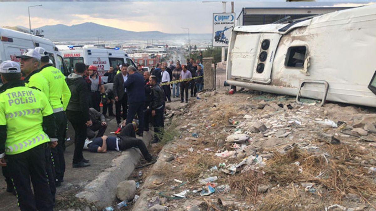 Kayseri'de iileri tayan midibs devrildi: 20 yaral