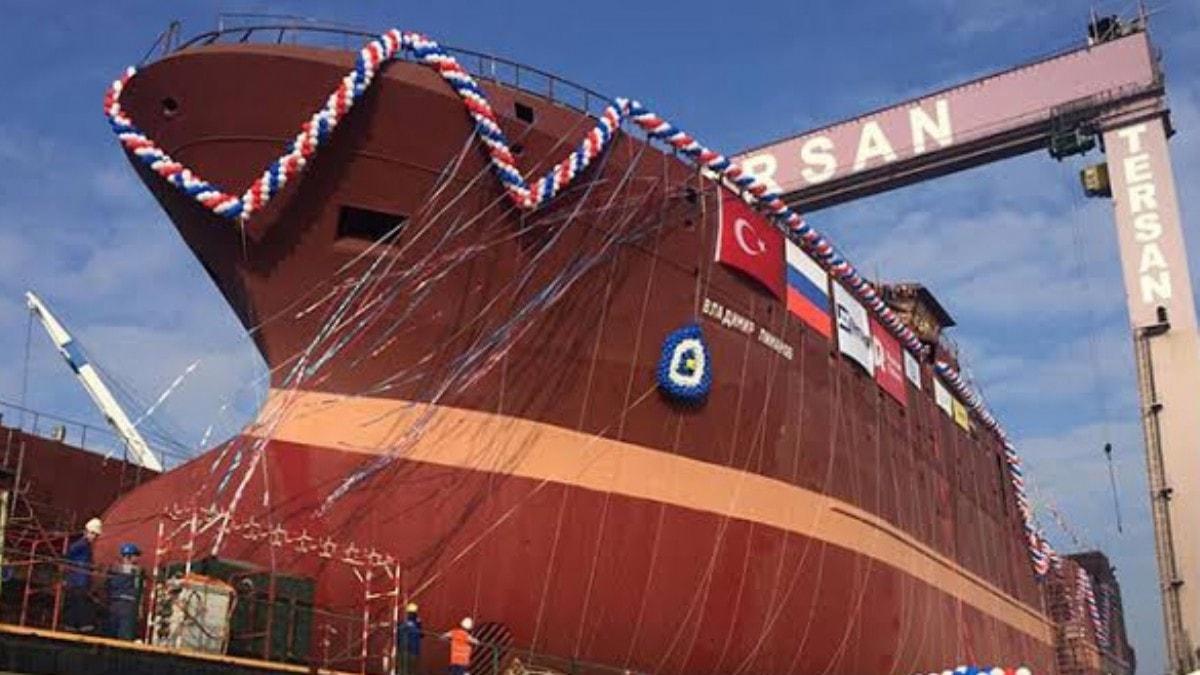 Dnyann en byk balk fabrika gemisi 'Vladimir Limanov' denizle bulutu
