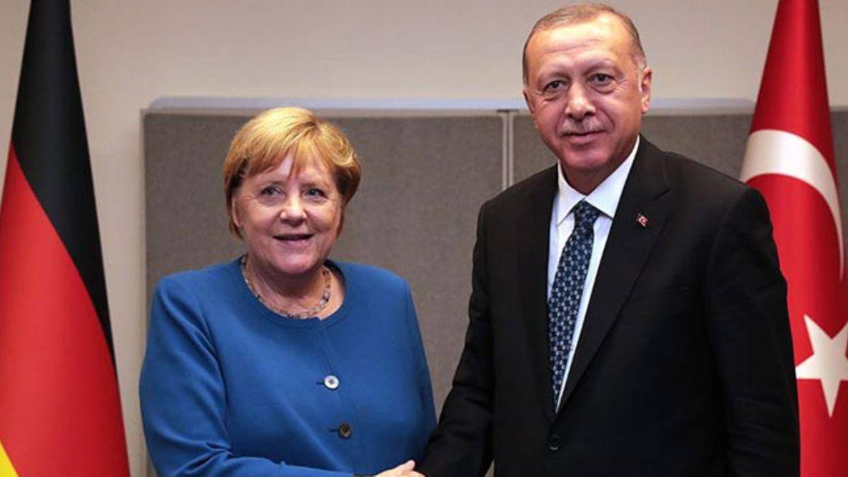 Bakan Erdoan ve Merkel arasnda kritik grme 