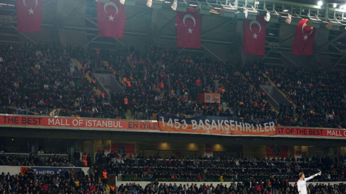 Medipol Baakehir-Trabzonspor manda tribnlerde arbede yaand