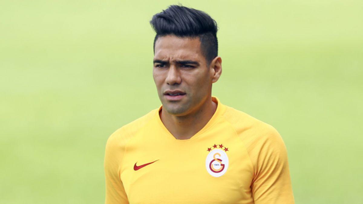 Galatasaray'da Radamel Falcao'nun 3 hafta daha sahalardan uzak kalaca iddia edildi