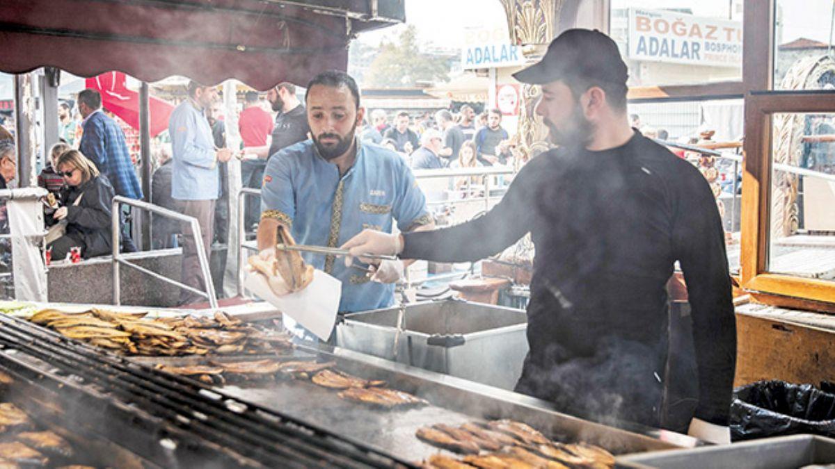 Vatanda 'balk ekmek' diyor