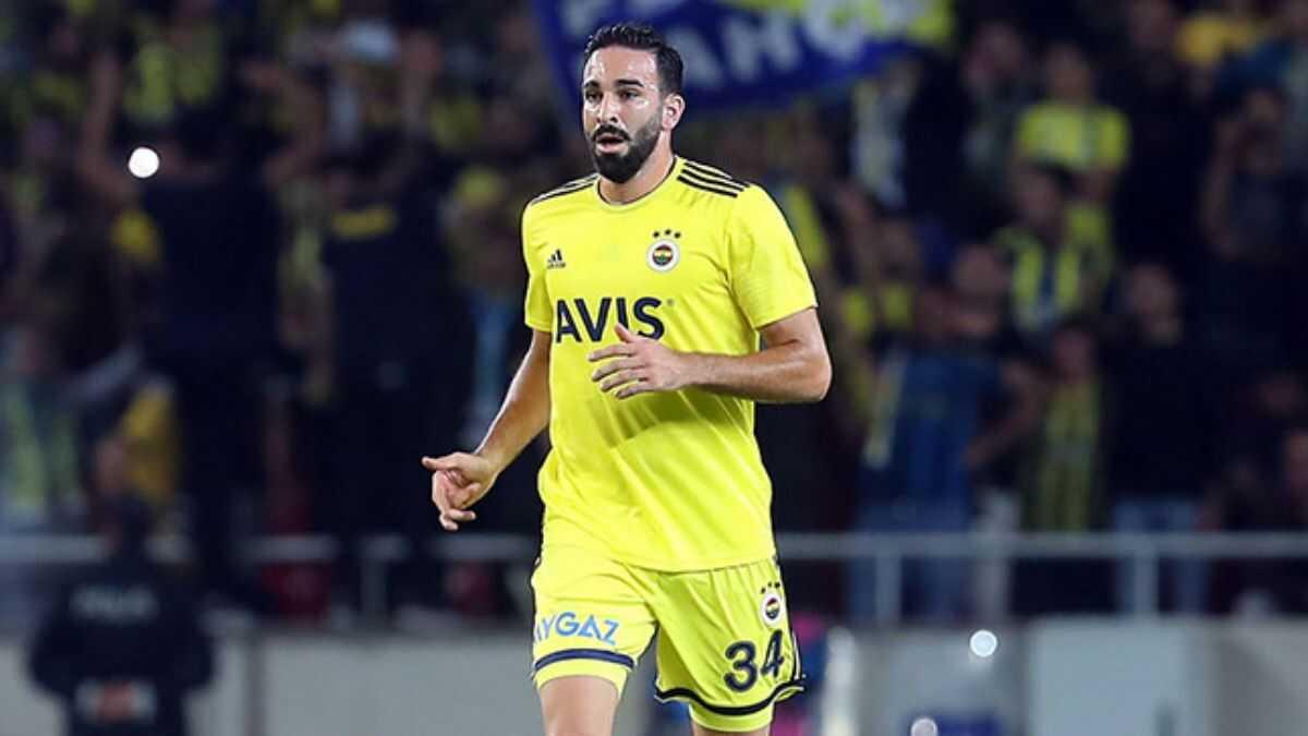 Fenerbahe'de sakatlanan Adil Rami en az 1 ay forma giyemeyecek