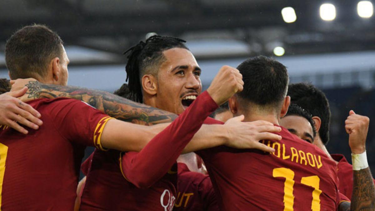 Roma, Mert etin ve Cengiz nder'in de forma giydii mata Napoli'yi malup etmeyi baard