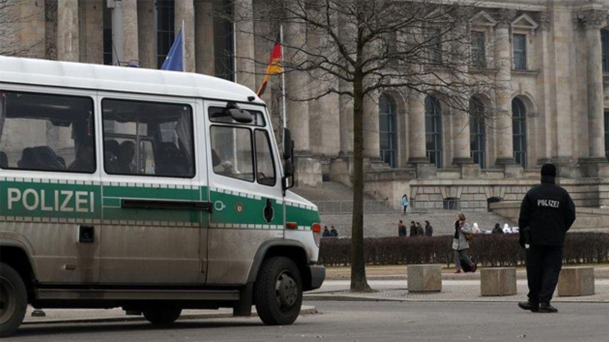 Ar sac gruptan Almanya'daki baz siyasetilere lm tehdidi 