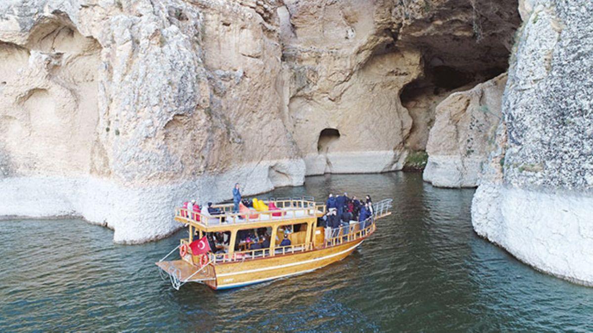 Yeni kefedilen kanyonlara turist yayor