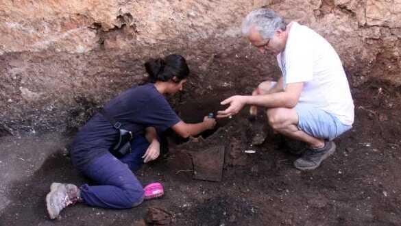Antalya'da şaşırtan keşif! Tehlikeli kara büyü bulundu
