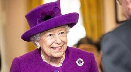İngiltere Kraliçesi Elizabeth artık sahte kürk giyecek