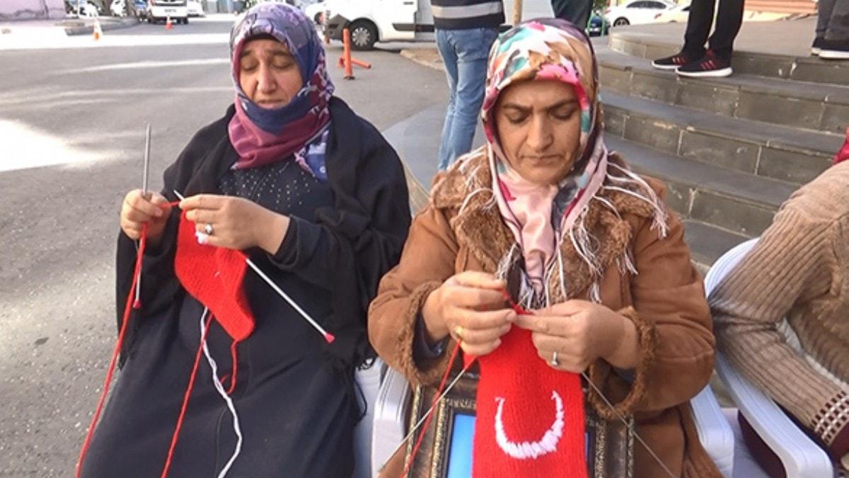 Diyarbakr anneleri rdkleri boyunluklar Bar Pnar'na katlan Mehmetie gnderdi