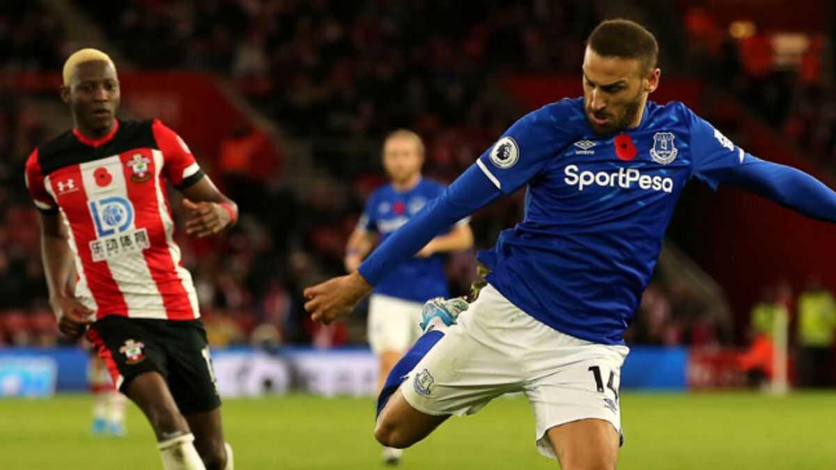 Cenk Tosun ilk kez 11'de balad, Everton  puan kapt