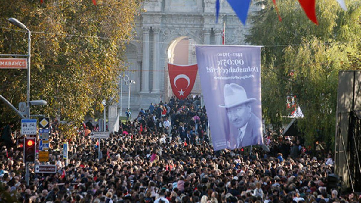 Dolmabahe nnde uzun kuyruklar olutu