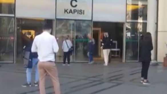 İstanbul'da AVM'de yangın paniği!